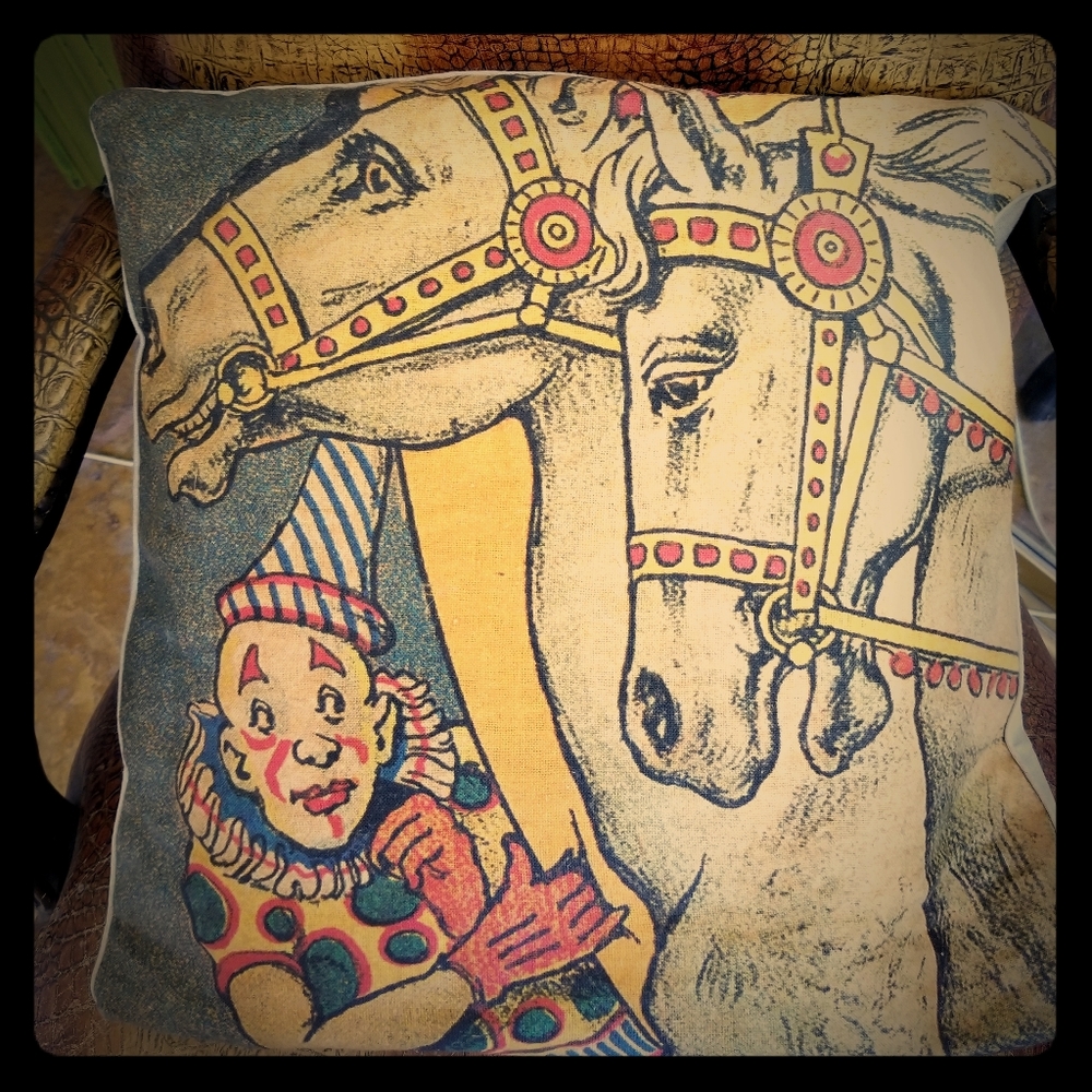 Design Legacy linen pillow